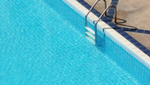 Piscine dans le Médoc : un atout pour profiter de l’été !